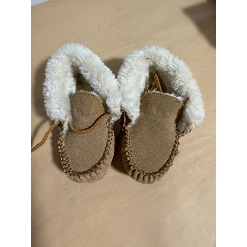 Little Kids Minnetonka Slippers | Size 8